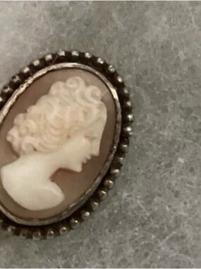 Vintage Cameo 925 Sterling Screw back Earrings Signed Marjorie Baers
